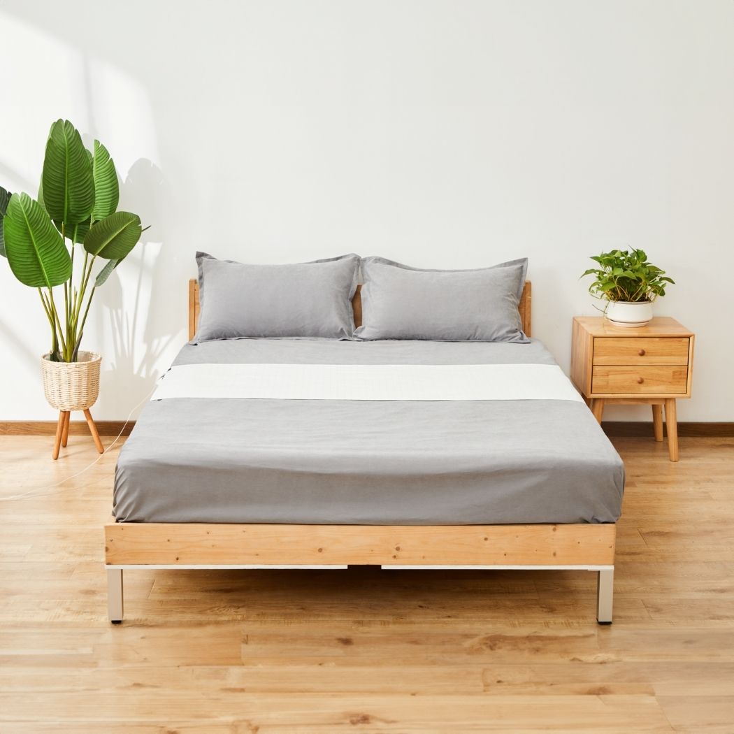 Neutral Bedroom with Grounding Sheet
